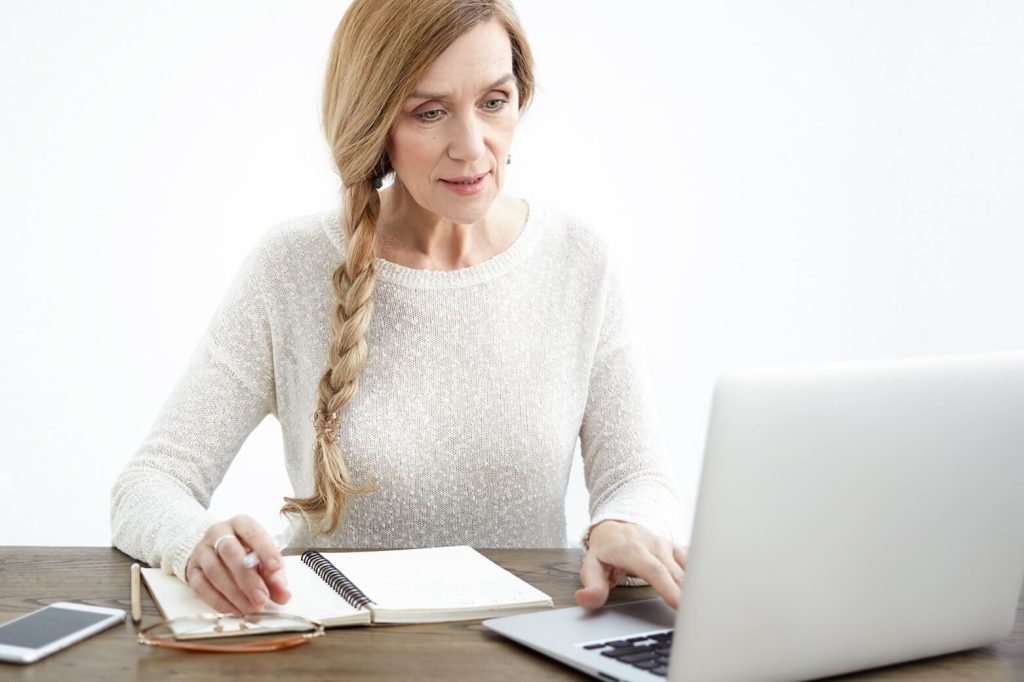 woman preparing for nevada divorce online